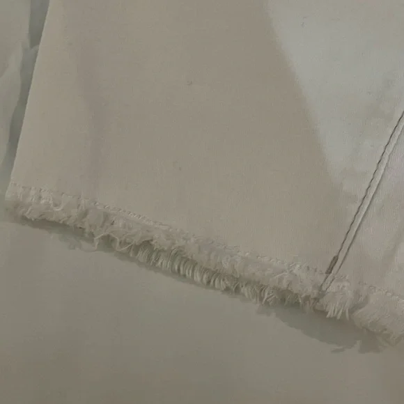 Women's white Bandolino Lizbeth curvy crop floral blouse print Embroidered Jeans - Picture 9 of 16